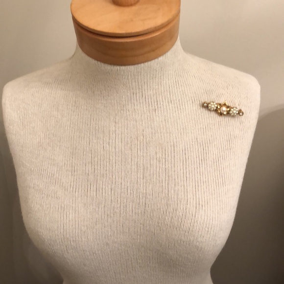 Vintage 1928 Brand Faux Pearl Flower & Rhinestone Bar Pin - Picture 12 of 14
